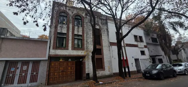 VENTA CASA BARRIO PARQUE - 7 AMBIENTES