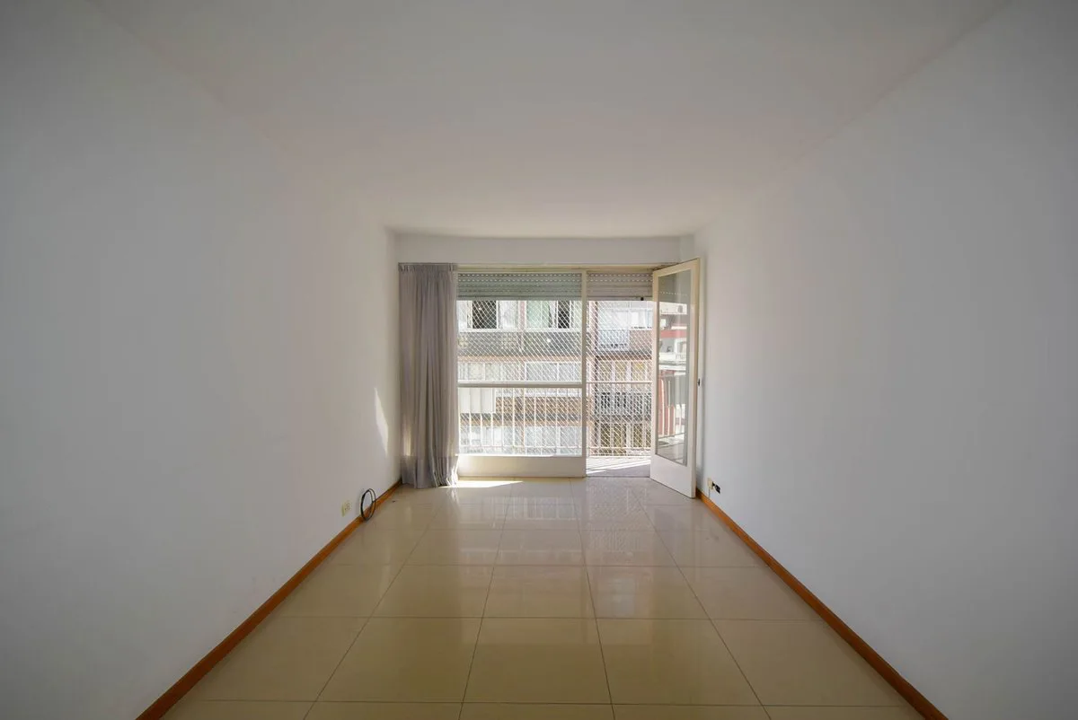 VENTA DEPARTAMENTO 2 AMB. FRENTE BALCON RECICLADO foto 5