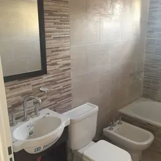 DEPTOS. DE 3 AMB.  A ESTRENAR C/PATIO O BALCON  L. DE LA TORRE AL 1600 foto 2