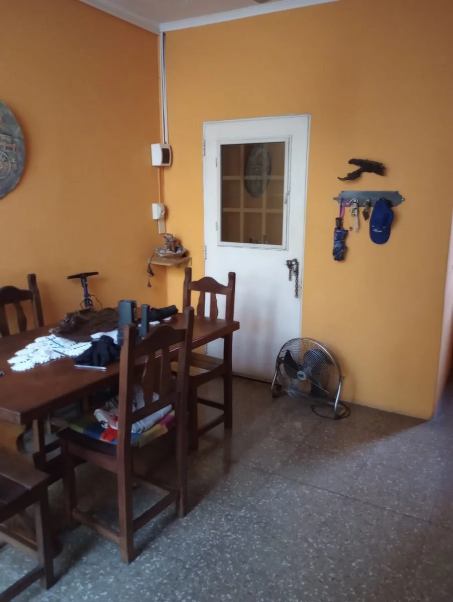 casa en monte castro floresta lote 8x23 dos familias patio terraza 3 dormit local cochera foto 2