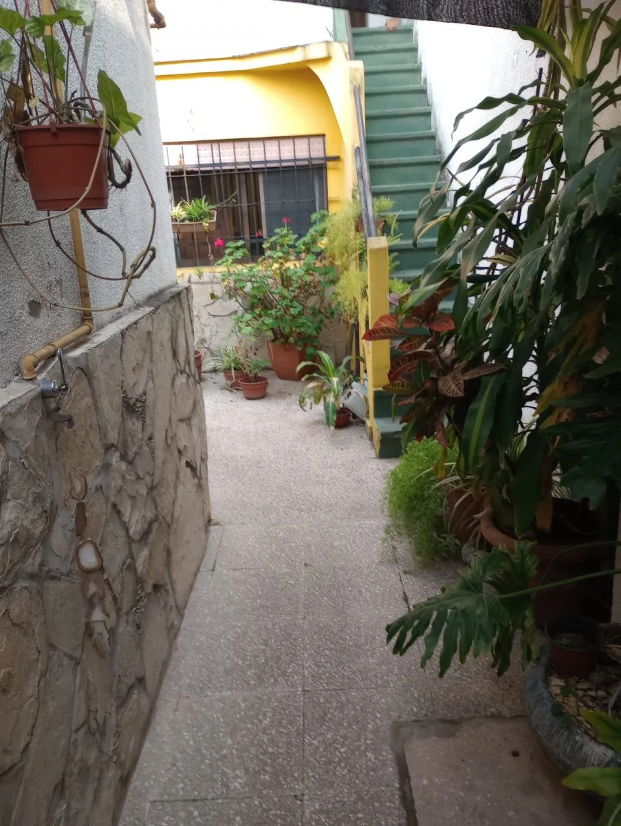casa en monte castro floresta lote 8x23 dos familias patio terraza 3 dormit local cochera foto 4