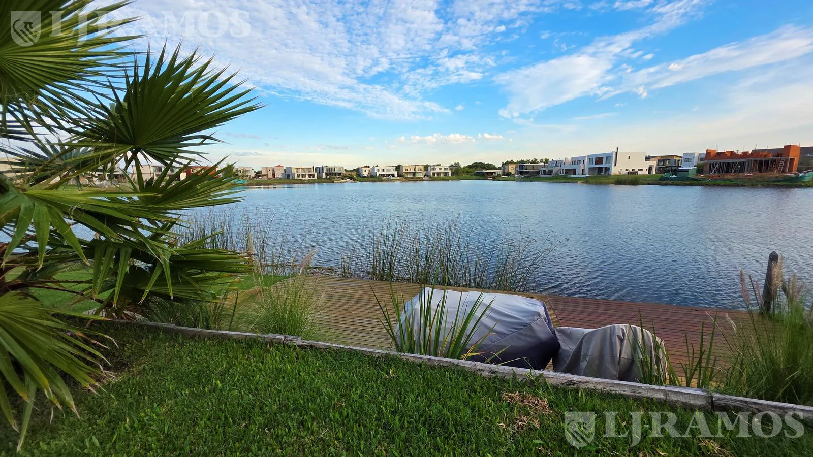 CASA EN VENTA A LAGUNA EN VILLANUEVA. 100% EQUIPADA. foto 2
