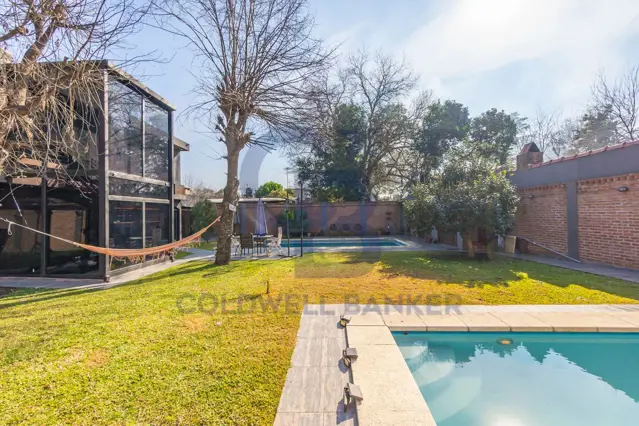 VENTA CASA 5 AMB DISEÑO UNICO EN CANNING 2 PISCINAS HIDROMASAJE GALERIA PARRILLA JARDIN FINANCIA