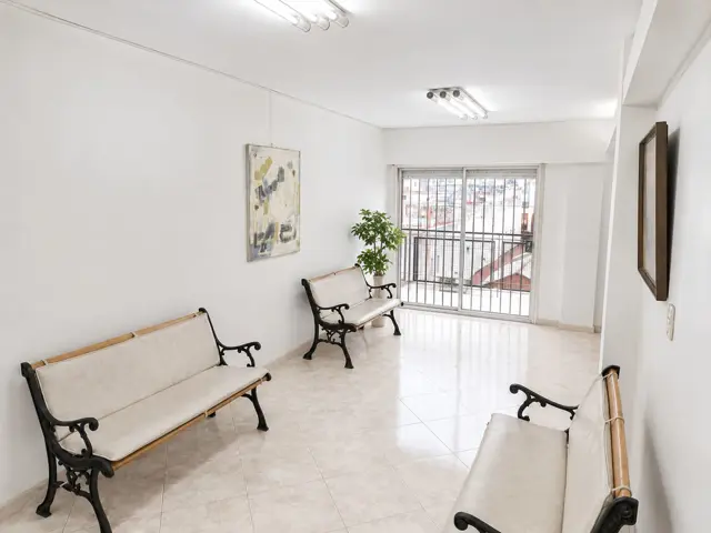 Venta de amplio departamento en San Nicolás