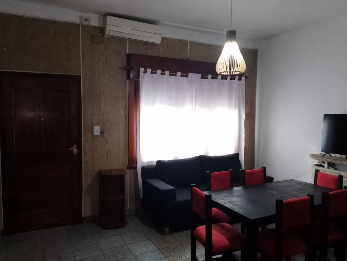 Venta 2 casas en block en Quilmes Oeste foto 2