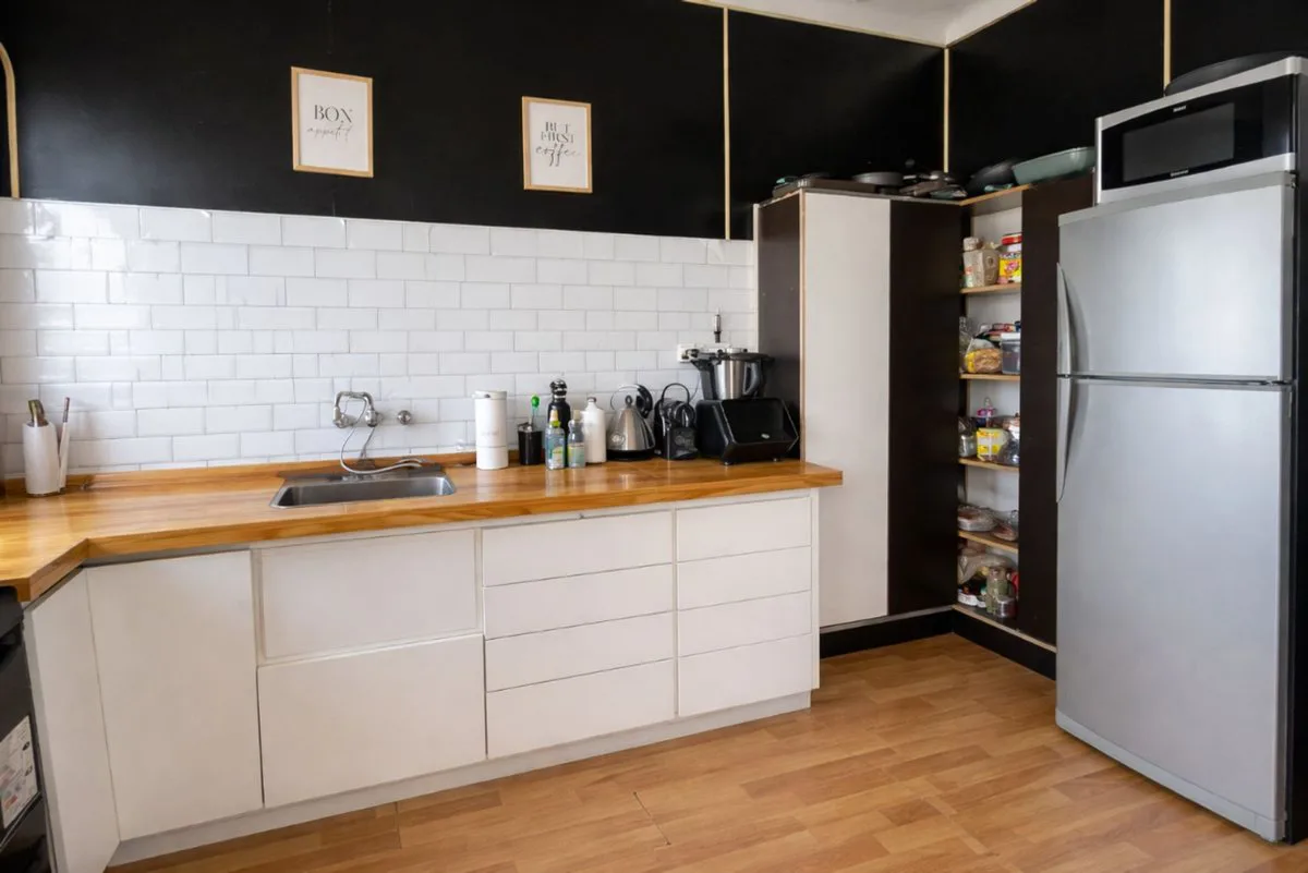 VENTA EN BLOCK VIVIENDA C/GARAJE, QUINCHO Y LOCAL foto 5