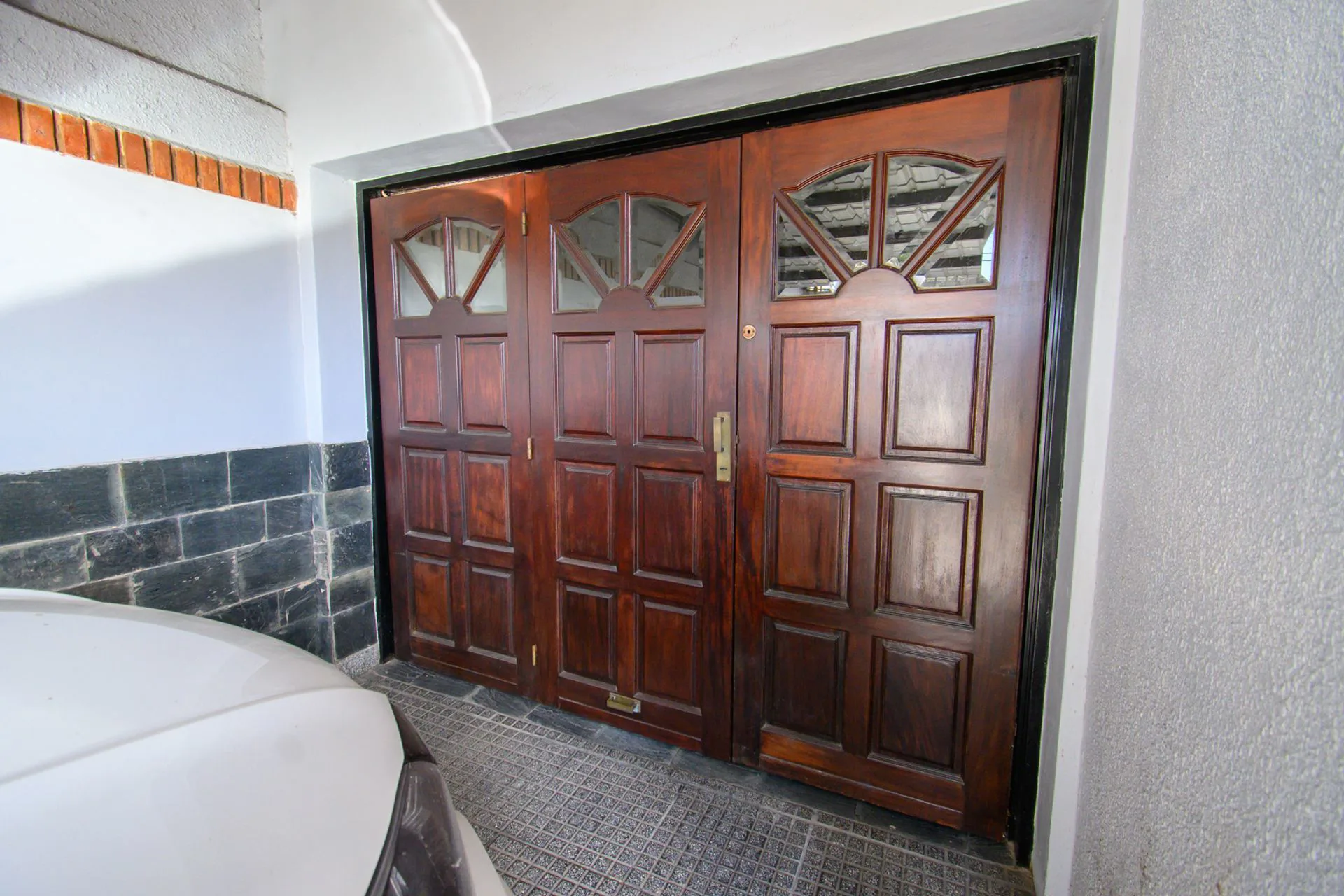 GRAN CASA CON PATIO PILETA y QUINCHO foto 4