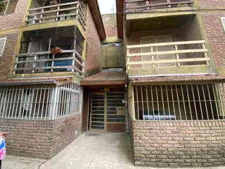 SE VENDE DEPARTAMENTO 3 AMBIENTES CON BALCON AL FRENTE EN MONTE GRANDE foto 1