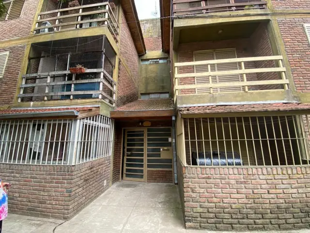SE VENDE DEPARTAMENTO 3 AMBIENTES CON BALCON AL FRENTE EN MONTE GRANDE