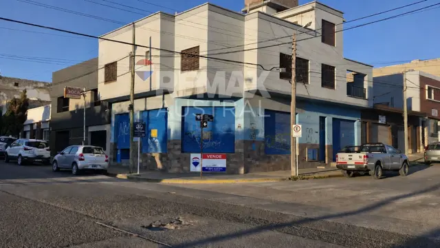 LOCAL EN ESQUINA EN EXCELENTE UBICACION - CENTRO