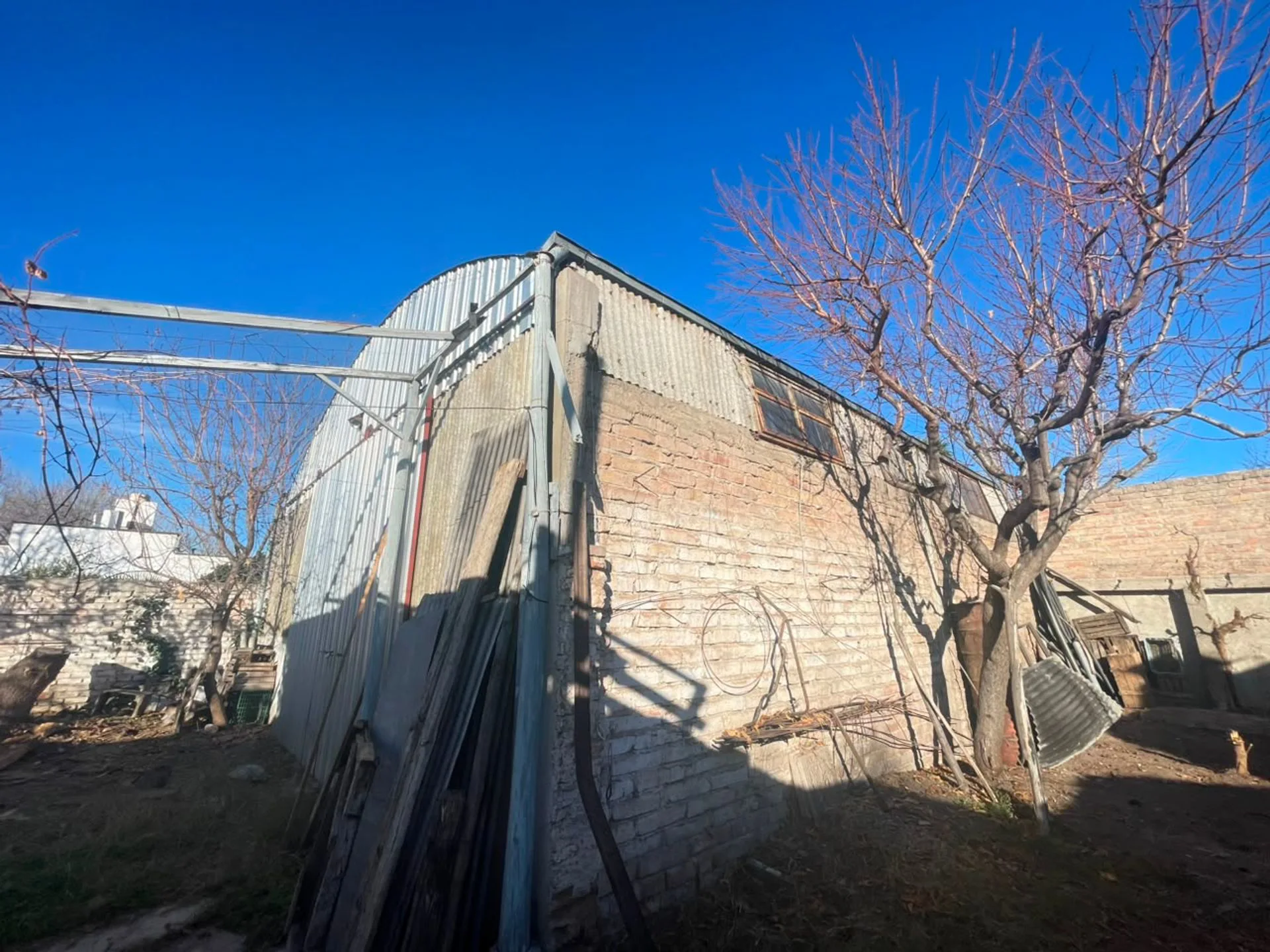 Casa y Galpón en venta zona residencial Tunuyán foto 5