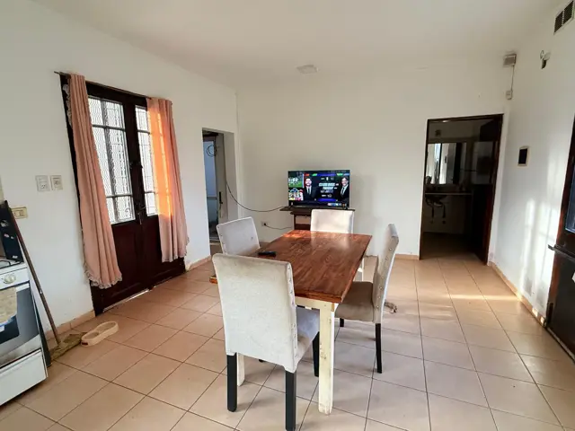 SE VENDE CASA 1 DORMITORIO CON TODOS LOS SERVICIOS