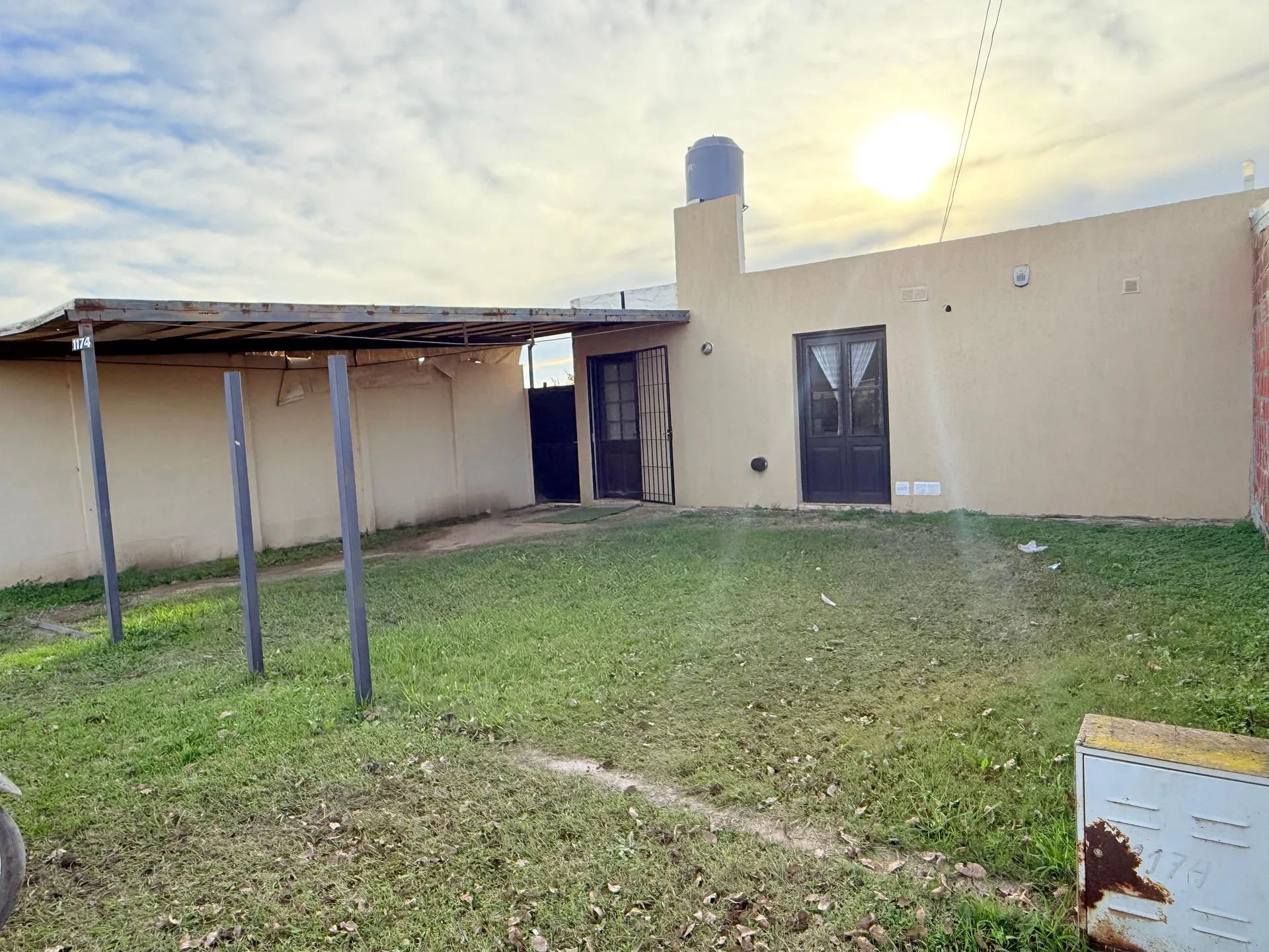 SE VENDE CASA 1 DORMITORIO CON TODOS LOS SERVICIOS foto 2