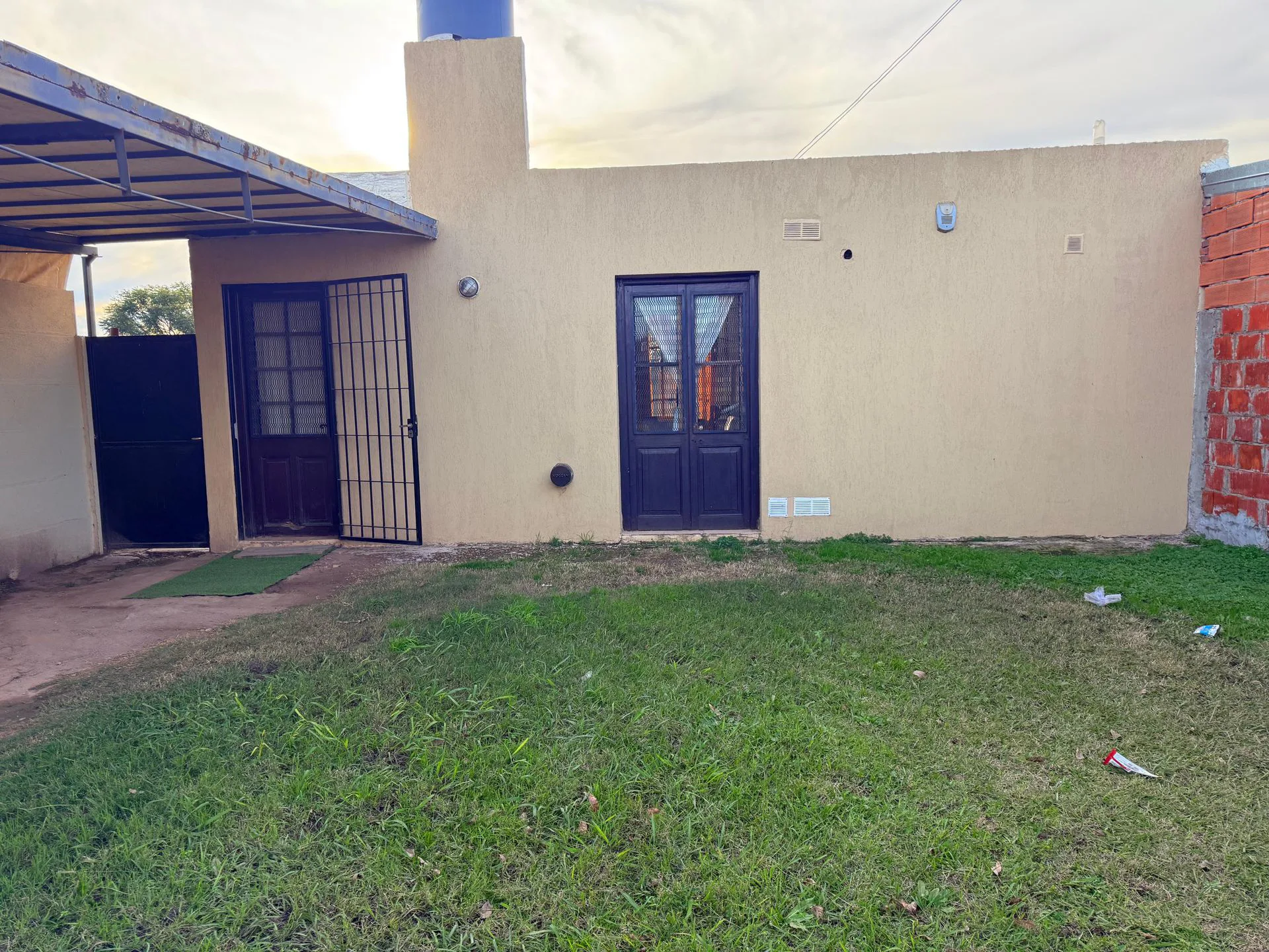 SE VENDE CASA 1 DORMITORIO CON TODOS LOS SERVICIOS foto 3