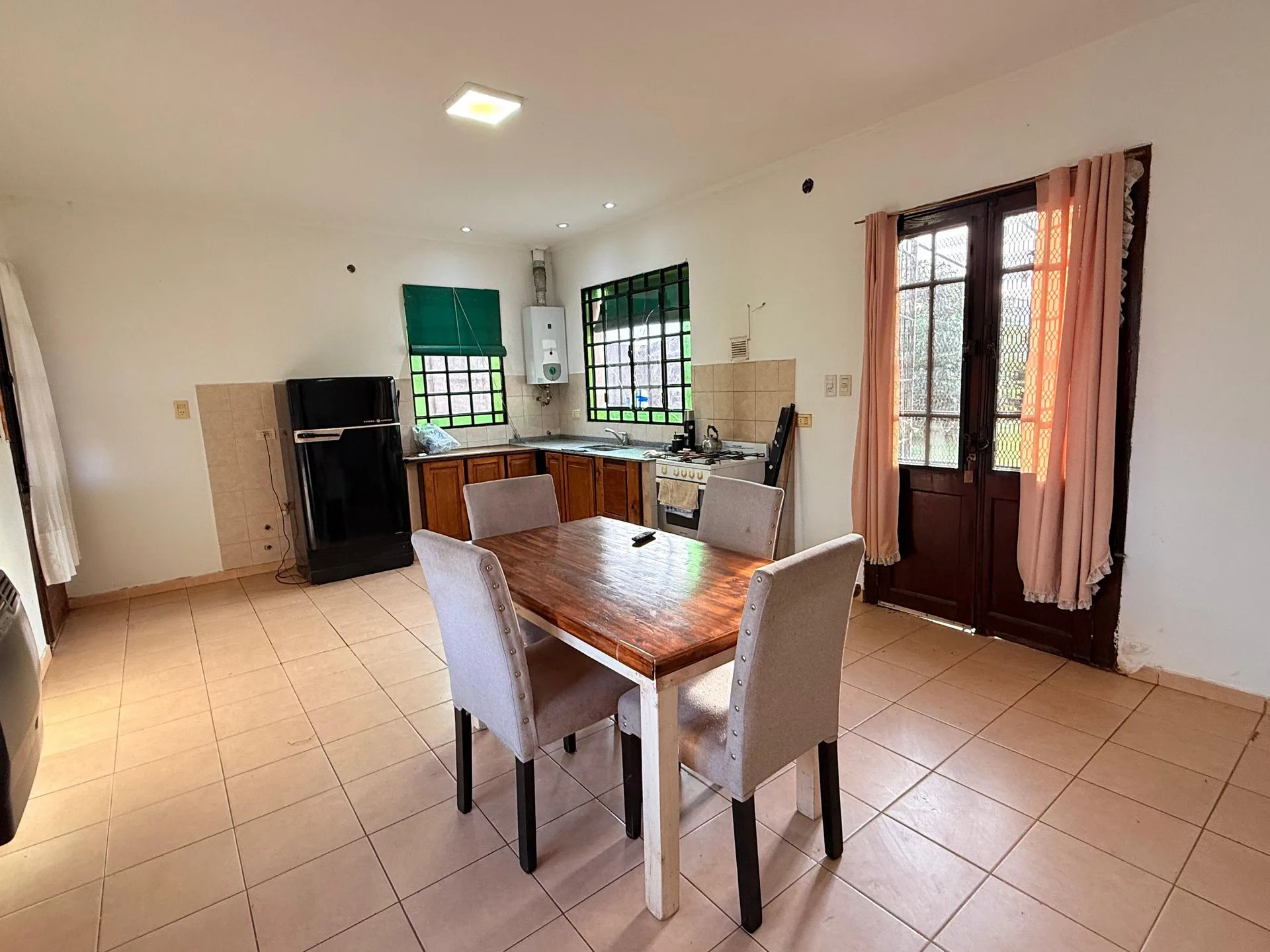 SE VENDE CASA 1 DORMITORIO CON TODOS LOS SERVICIOS foto 4