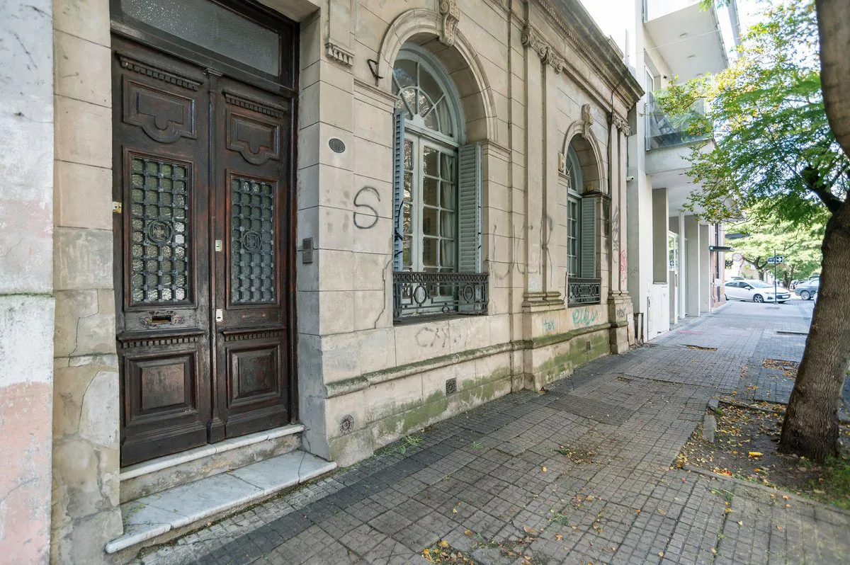 Casa 4 dormitorios en venta en La Plata foto 2