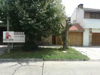 La Rioja e/ Urquiza y Azcuénaga, Quilmes foto 1