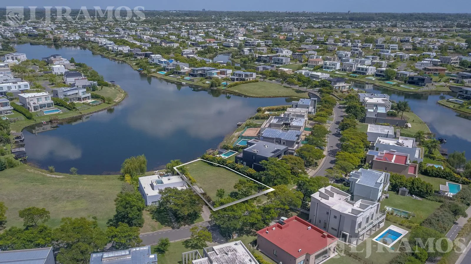 Terreno en venta al lago- Barrio Vistas, Puertos / Escobar foto 2
