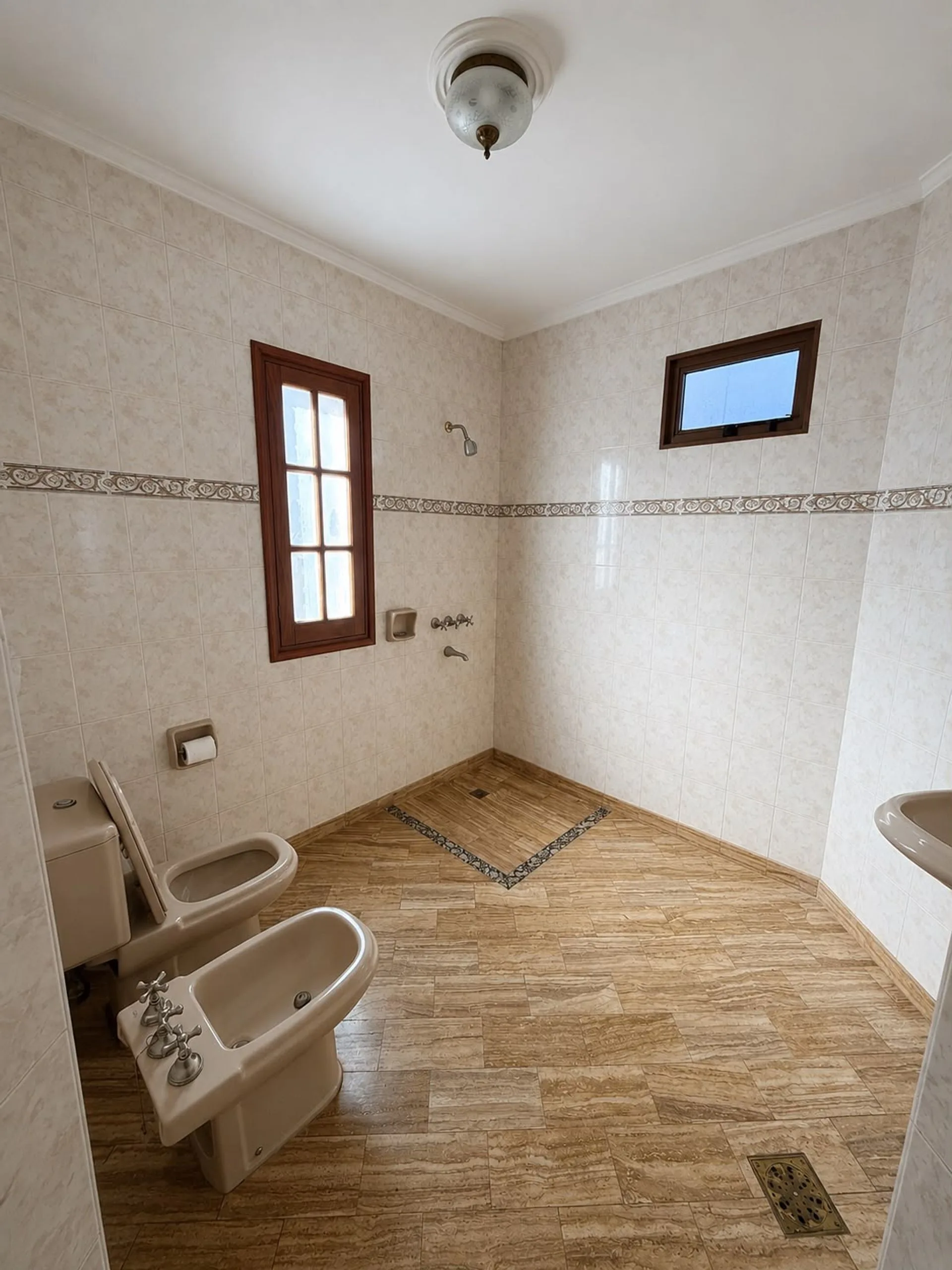 CASA DE 3 DORMITORIOS EN BARRIO ESCALANTE. foto 5