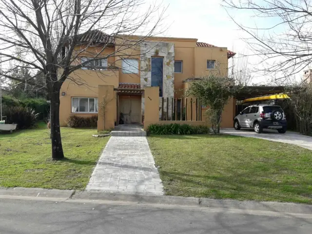 Casa en el Barrio San Isidro Labrador.