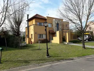 Casa en el Barrio San Isidro Labrador. foto 2