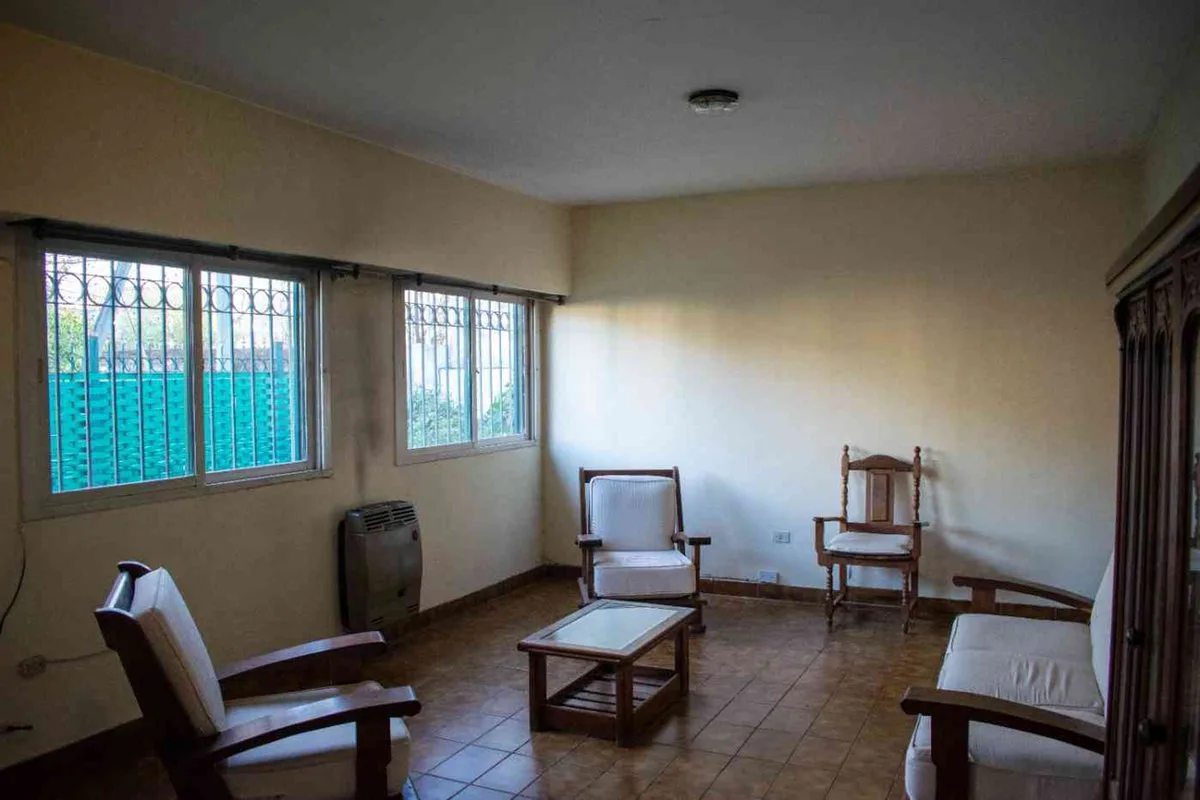 VENTA CASA 4 AMB, JARDIN, COCH EN HAEDO, HERMOSA!! foto 4
