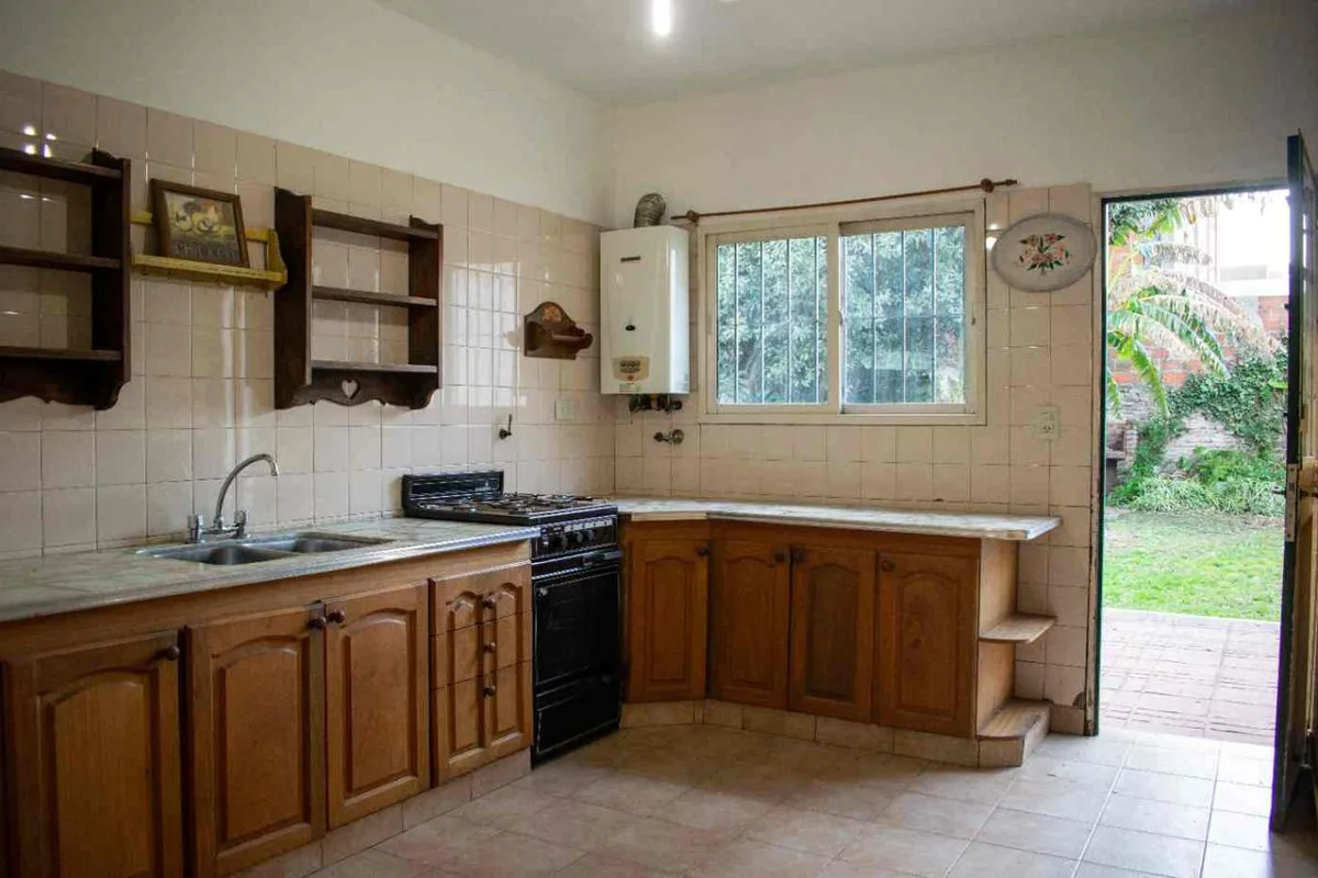 VENTA CASA 4 AMB, JARDIN, COCH EN HAEDO, HERMOSA!! foto 5