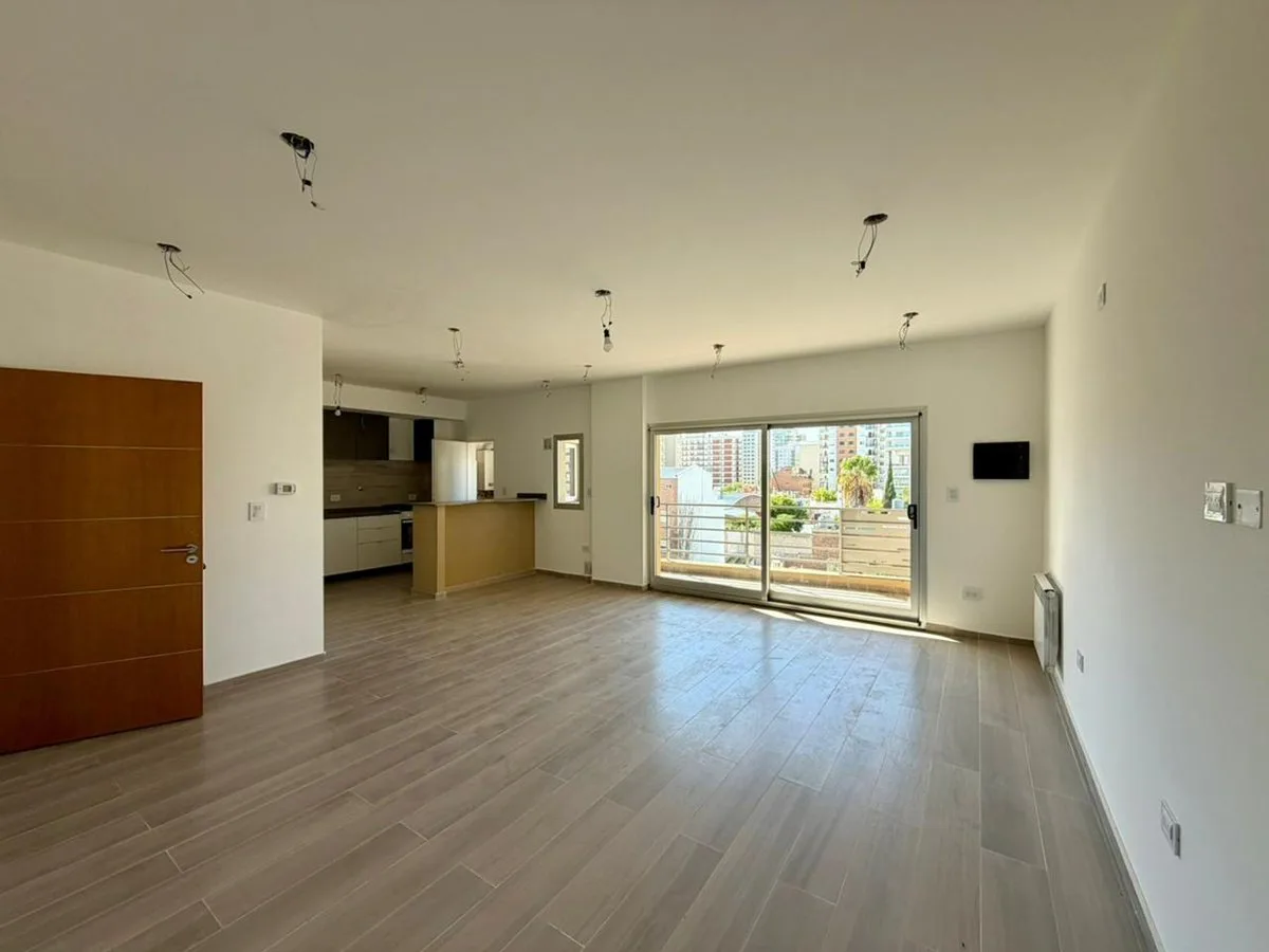 VENTA EXCLUSIVO PISO 19 DE MAYO 414, CON COCHERA. foto 5