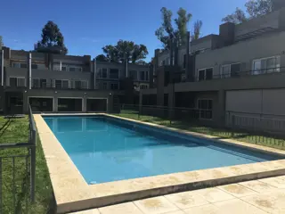 EXCELENTE 2 AMBIENTES EN VENTA. CONDOMINIO HARMONY. PILAR foto 2