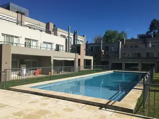 EXCELENTE 2 AMBIENTES EN VENTA. CONDOMINIO HARMONY. PILAR foto 3