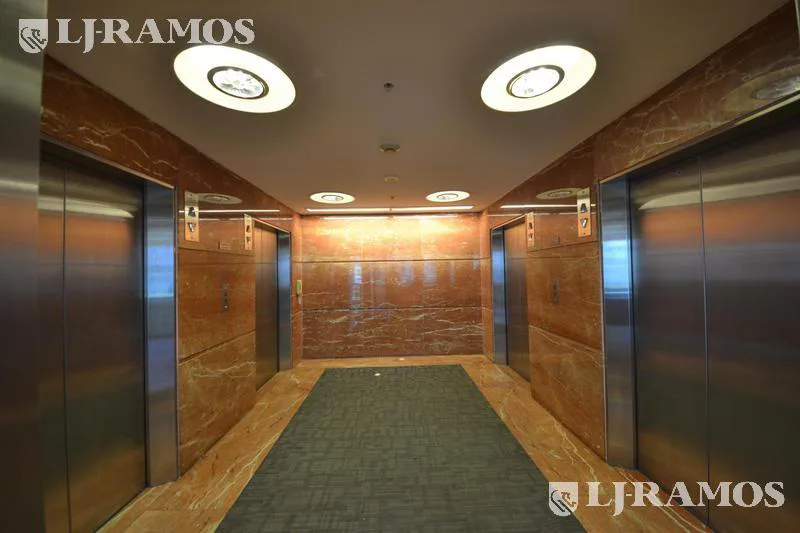Oficinas en alquiler en Catalinas foto 2