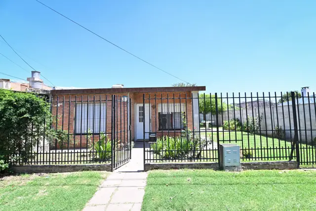 Venta casa de 2 dormitorios con gran patio