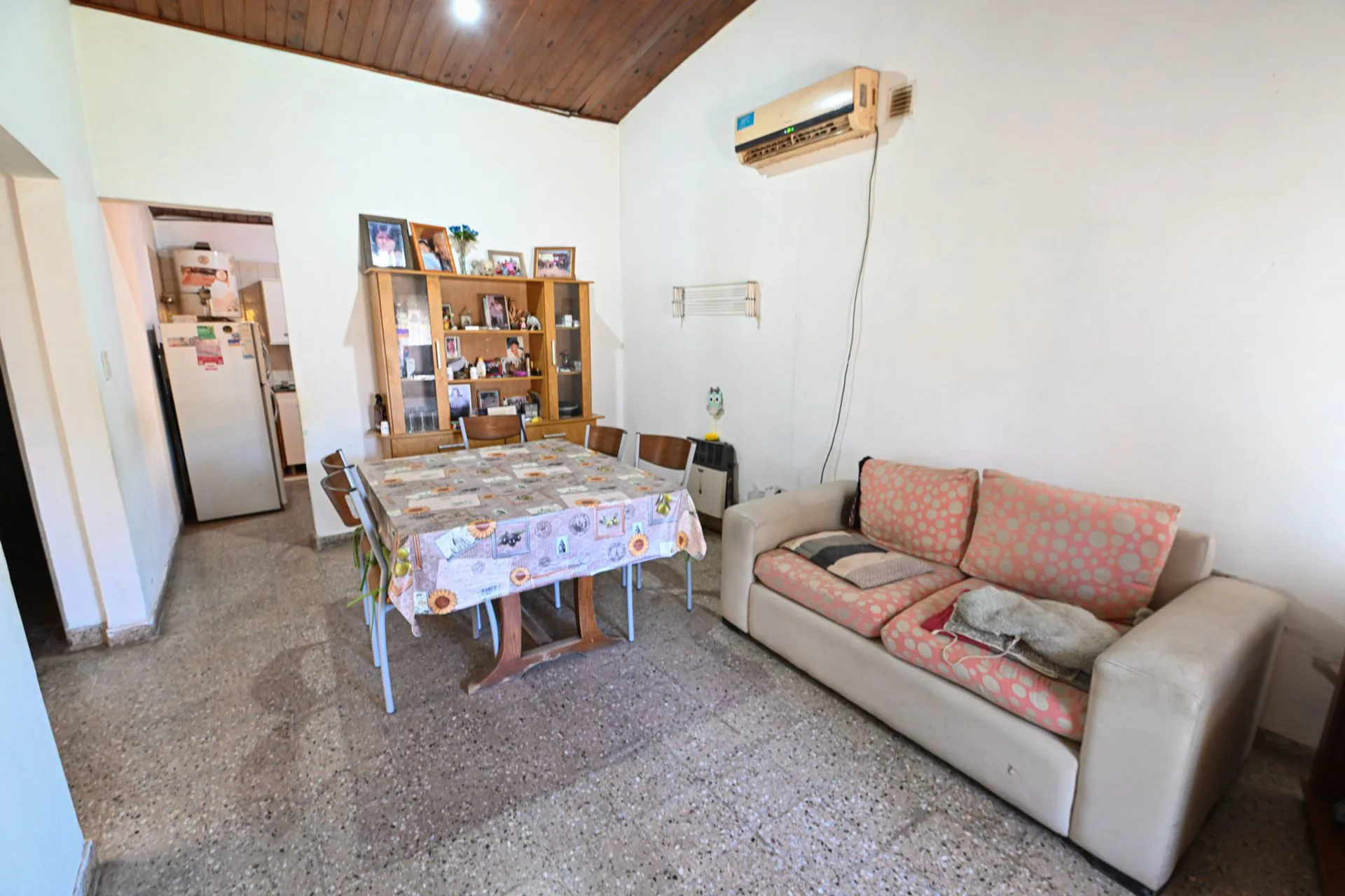 Venta casa de 2 dormitorios con gran patio foto 4
