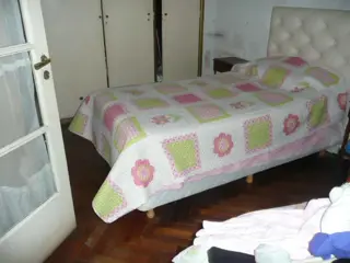5amb Casa Loet 8,66x48mts   garaje, patio cubierto, patio descubierto, jardin al fondo con parque y quincho, 3 baños, terraza foto 1