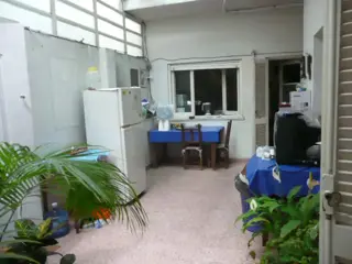 5amb Casa Loet 8,66x48mts   garaje, patio cubierto, patio descubierto, jardin al fondo con parque y quincho, 3 baños, terraza foto 5