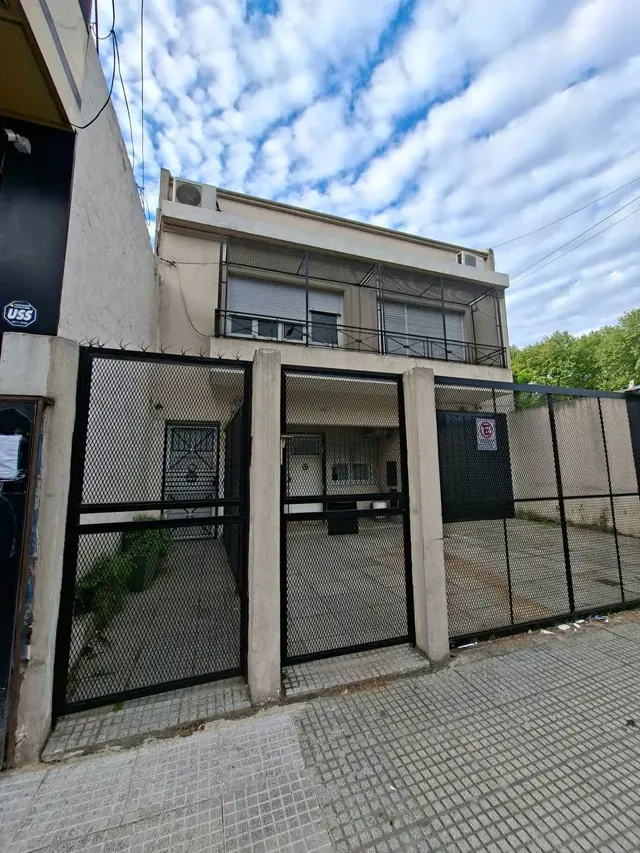 TIPO CASA ENTRADA INDEPENDIENTE DE 4 AMBIENTES CON TERRAZA