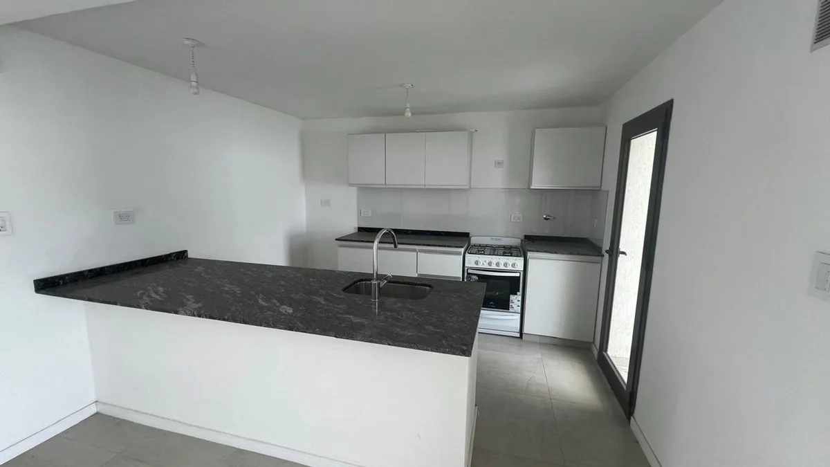 DUPLEX EN VENTA 3 DORM BARRIO GOLF VILLA NUEVA foto 2