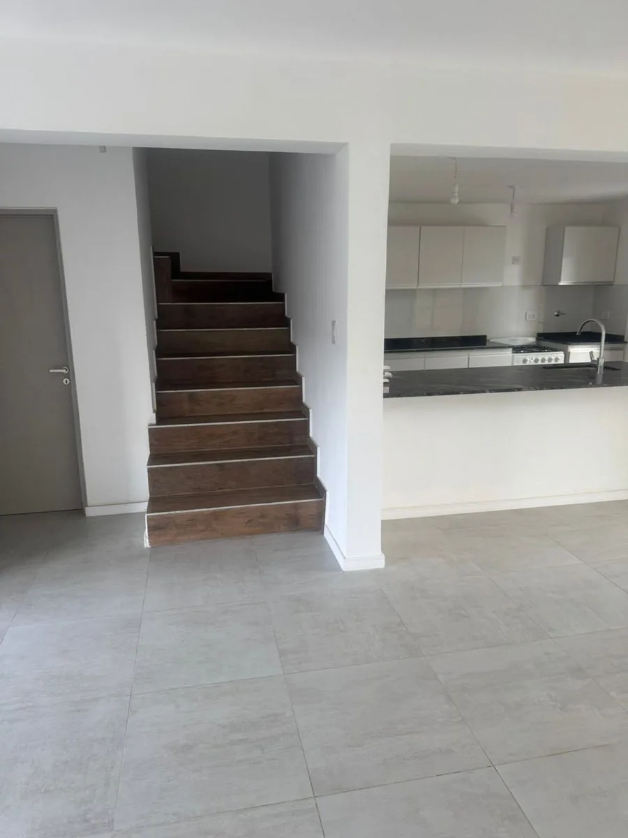 DUPLEX EN VENTA 3 DORM BARRIO GOLF VILLA NUEVA foto 5