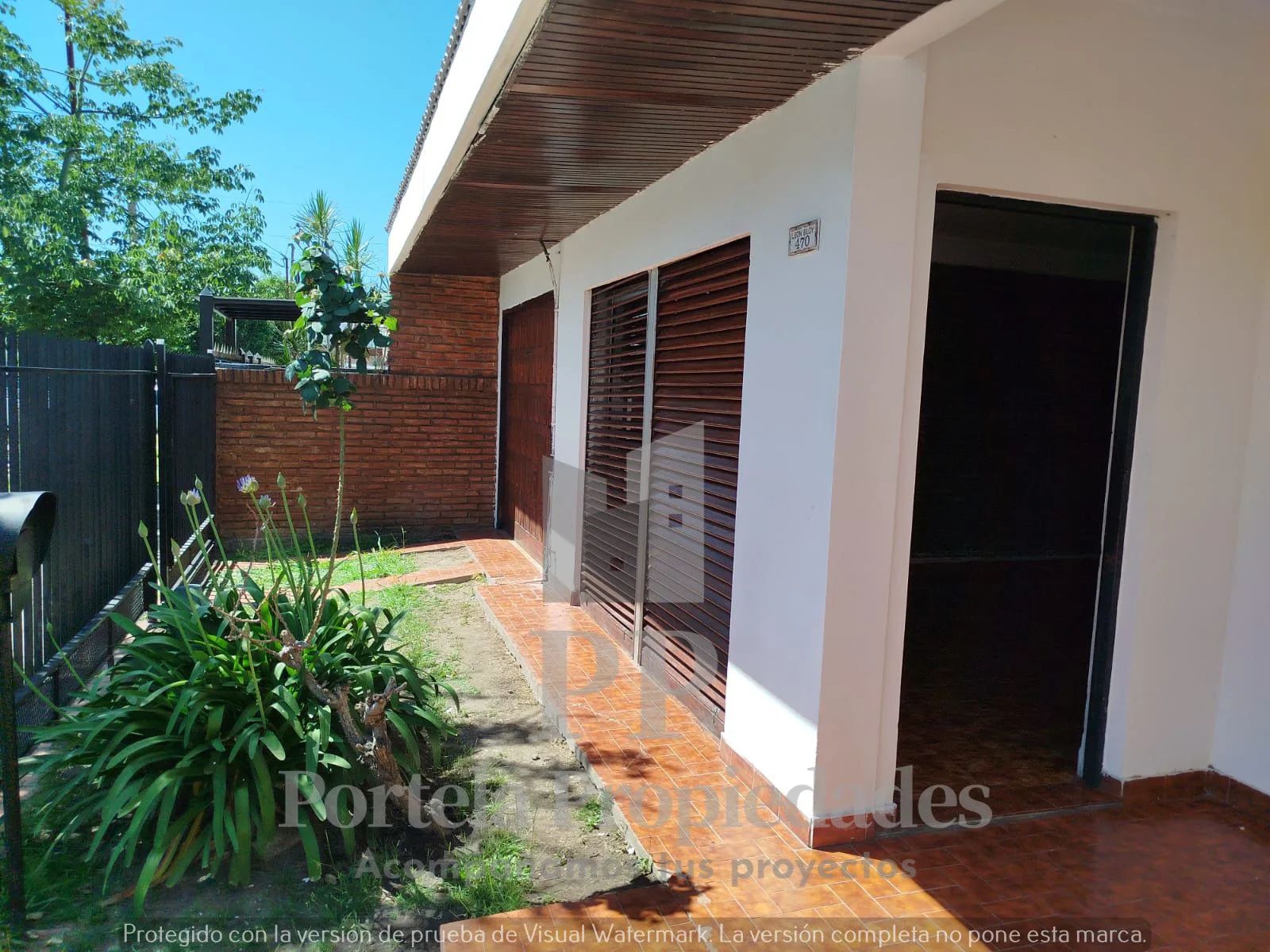CASA DE 4 AMBIENTES APTO CREDITO CON FONDO Y GARAGE ITUZAINGO NORTE foto 2