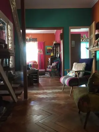 Excelente propiedad en corazón de manzana con una súp. de terreno de 900m2, pileta y SUM. foto 1