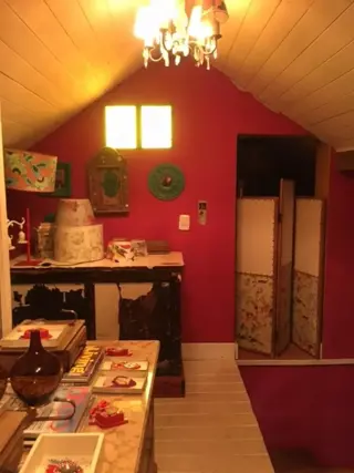 Excelente propiedad en corazón de manzana con una súp. de terreno de 900m2, pileta y SUM. foto 4