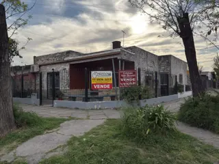 Se Venden Dos Viviendas en la Esquina de Alem y Castelli foto 2
