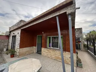 Se Venden Dos Viviendas en la Esquina de Alem y Castelli foto 3