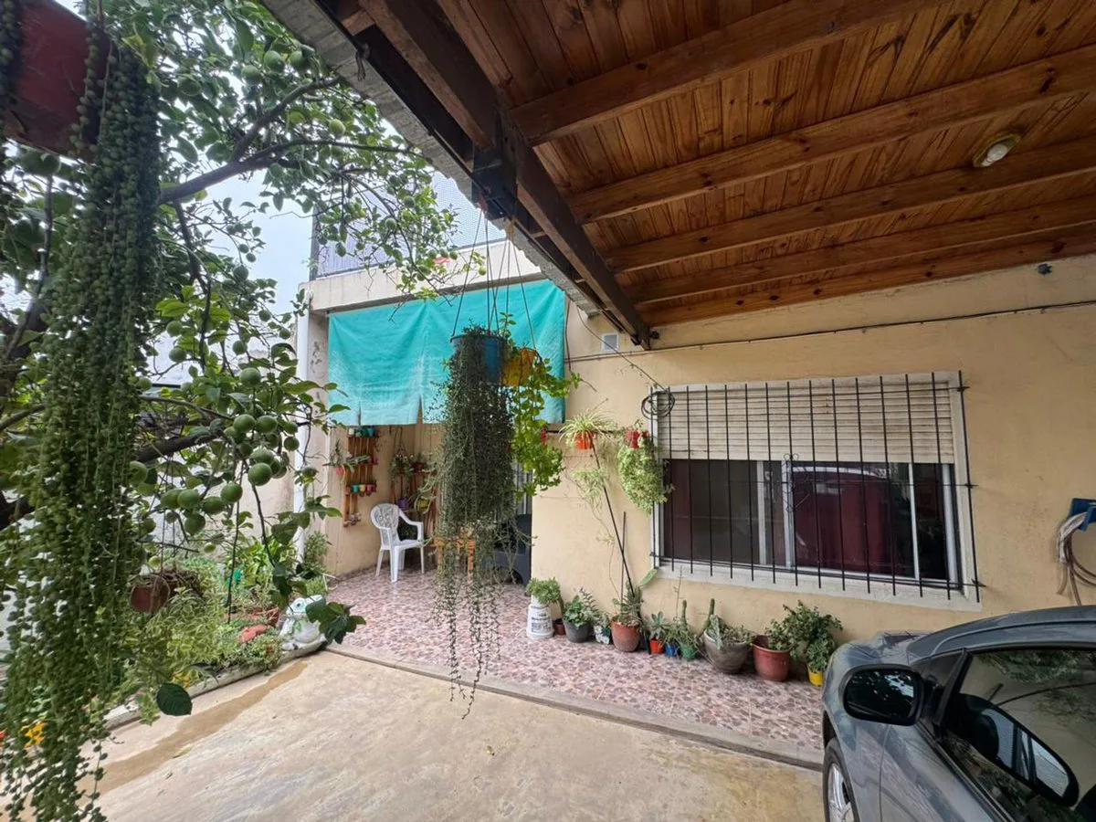 VENTA CASA 4 AMB CON DEPTO AL FONDO Y QUINCHO JCP foto 2