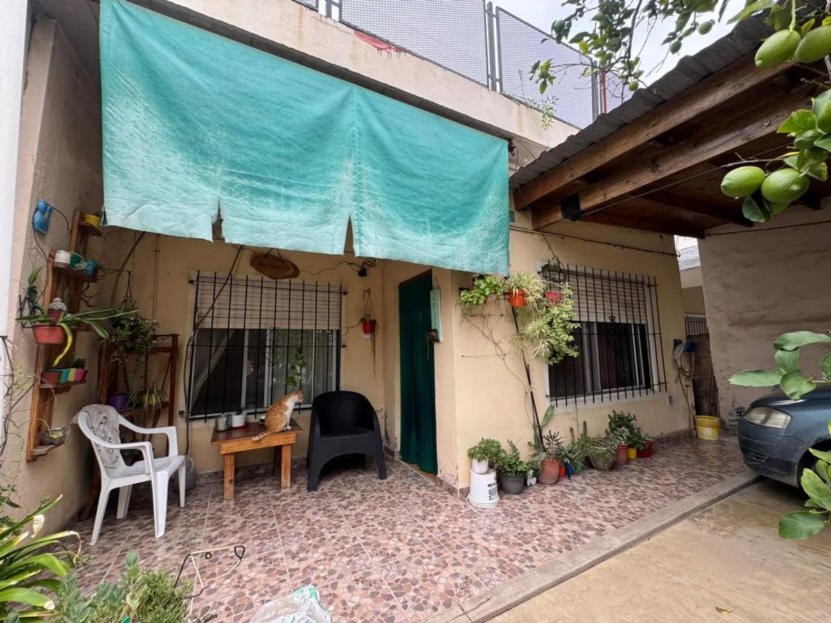 VENTA CASA 4 AMB CON DEPTO AL FONDO Y QUINCHO JCP foto 3