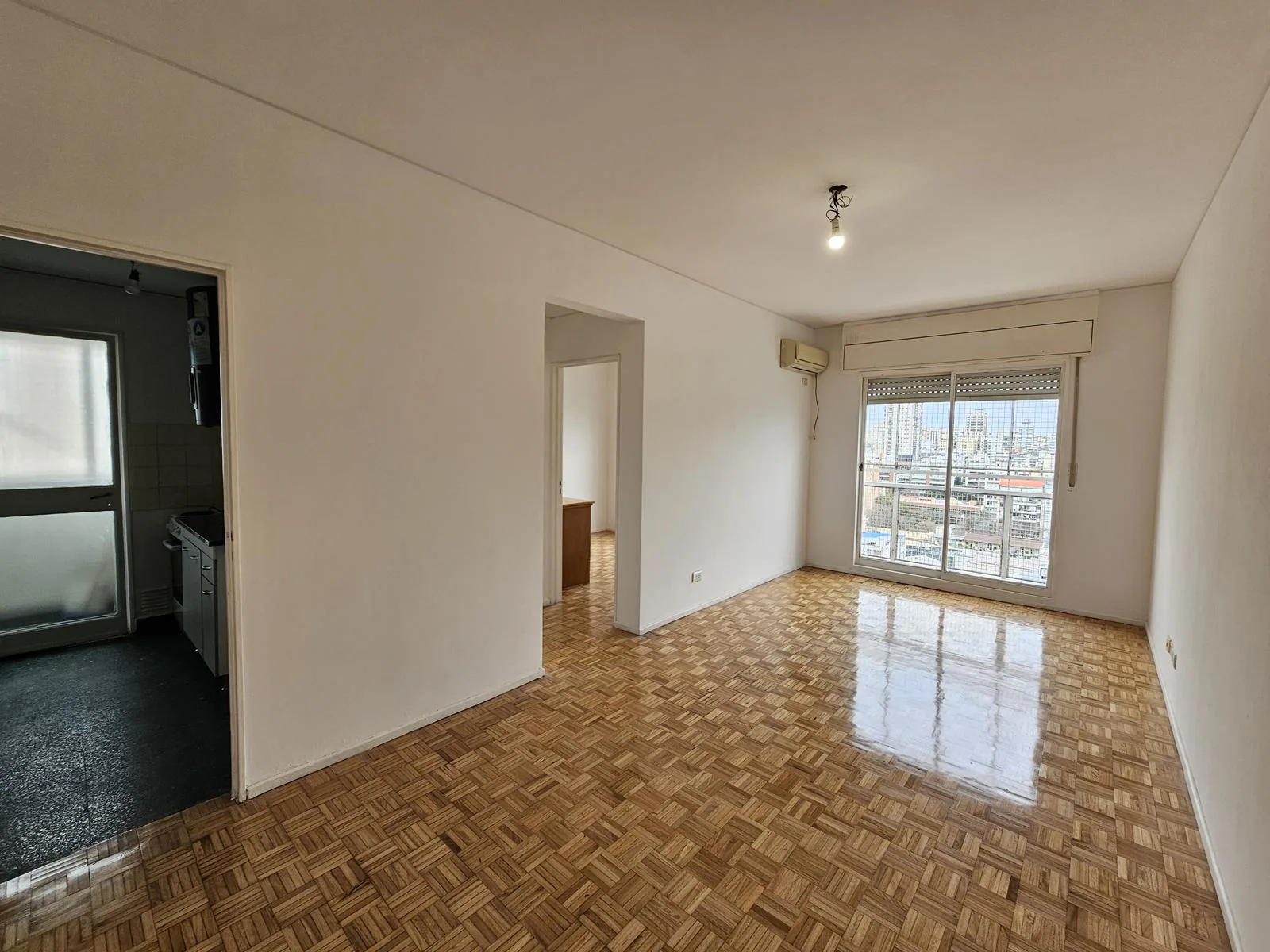 Departamento 2 ambientes con balcón y vista abierta en alquiler - Belgrano foto 2