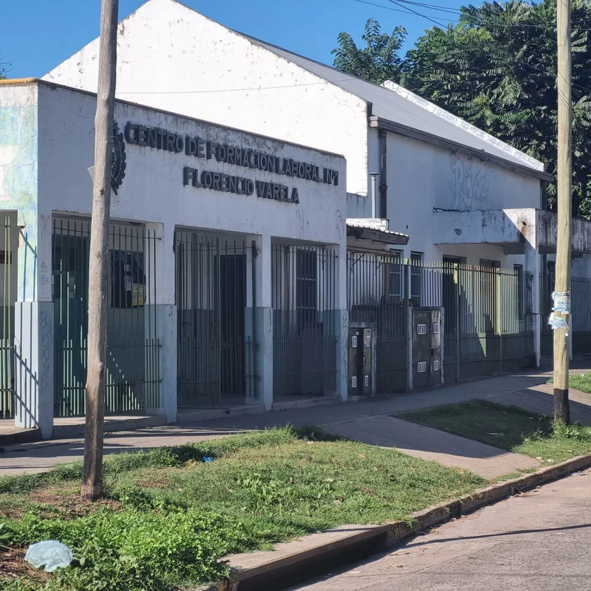 VENTA CASA A REFACCION CERCA ESTACION DE F VARELA foto 3