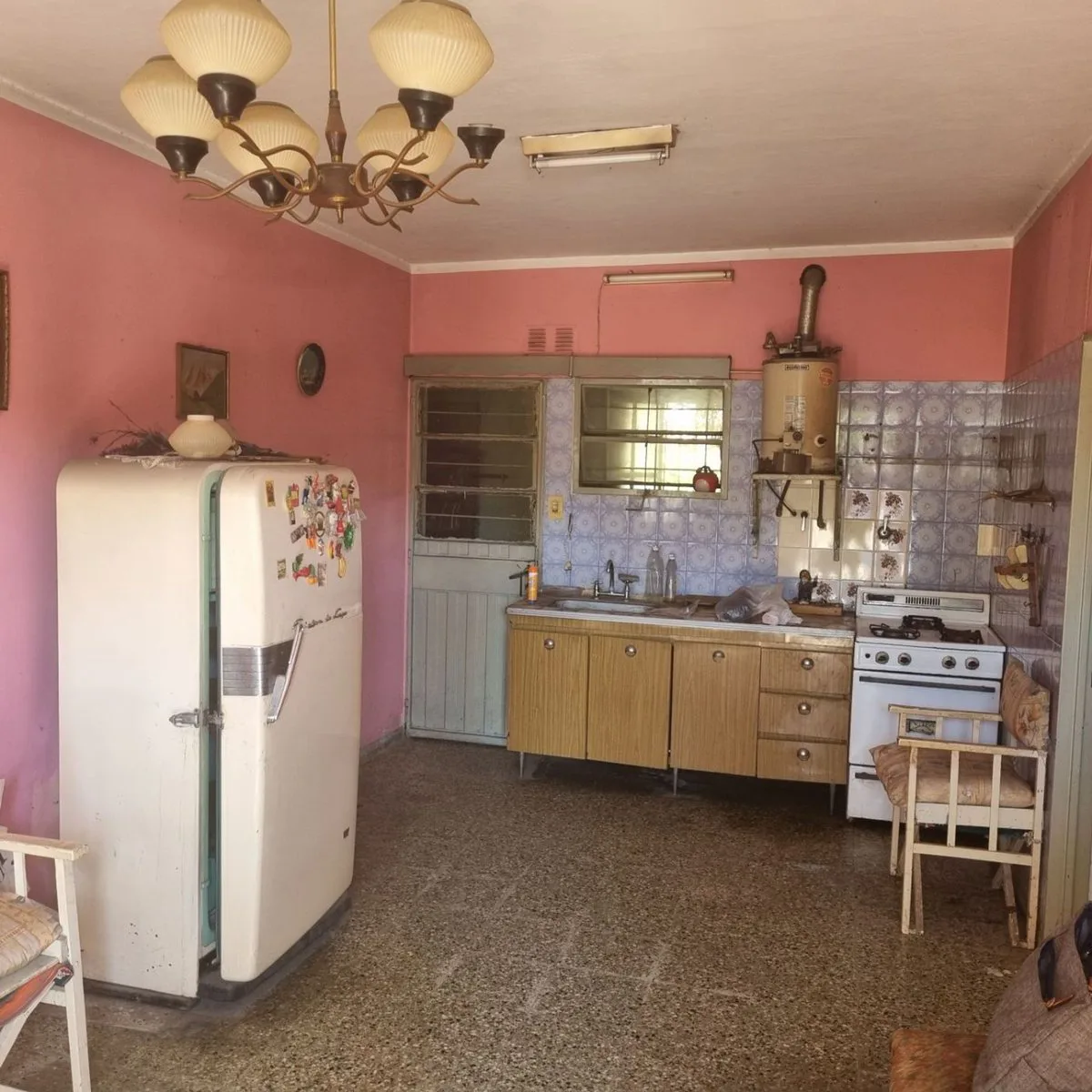 VENTA CASA A REFACCION CERCA ESTACION DE F VARELA foto 4