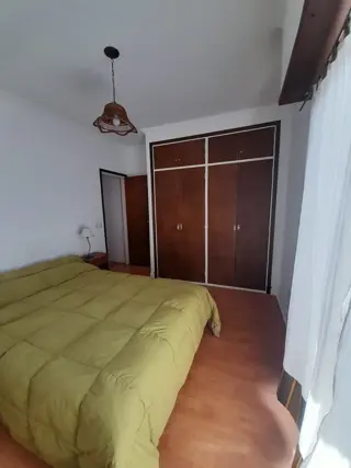 Alquiler por 12 meses 2 ambientes en Miramar. Edificio Torremarina. foto 3