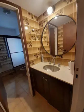 Alquiler por 12 meses 2 ambientes en Miramar. Edificio Torremarina. foto 5